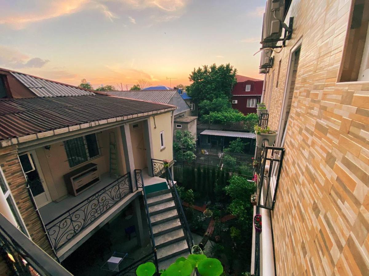 Guest House Ocean Force Batumi Bagian luar foto