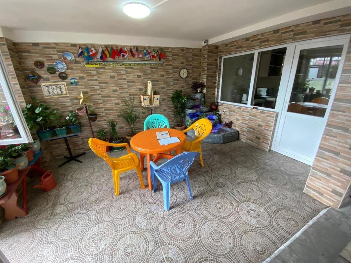 Guest House Ocean Force Batumi Bagian luar foto