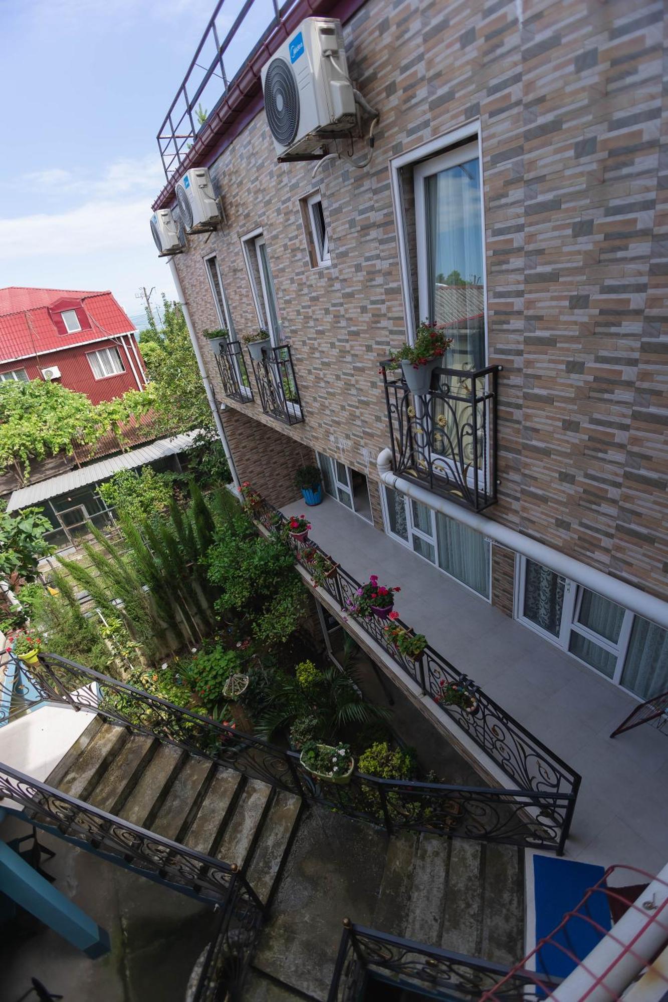 Guest House Ocean Force Batumi Bagian luar foto