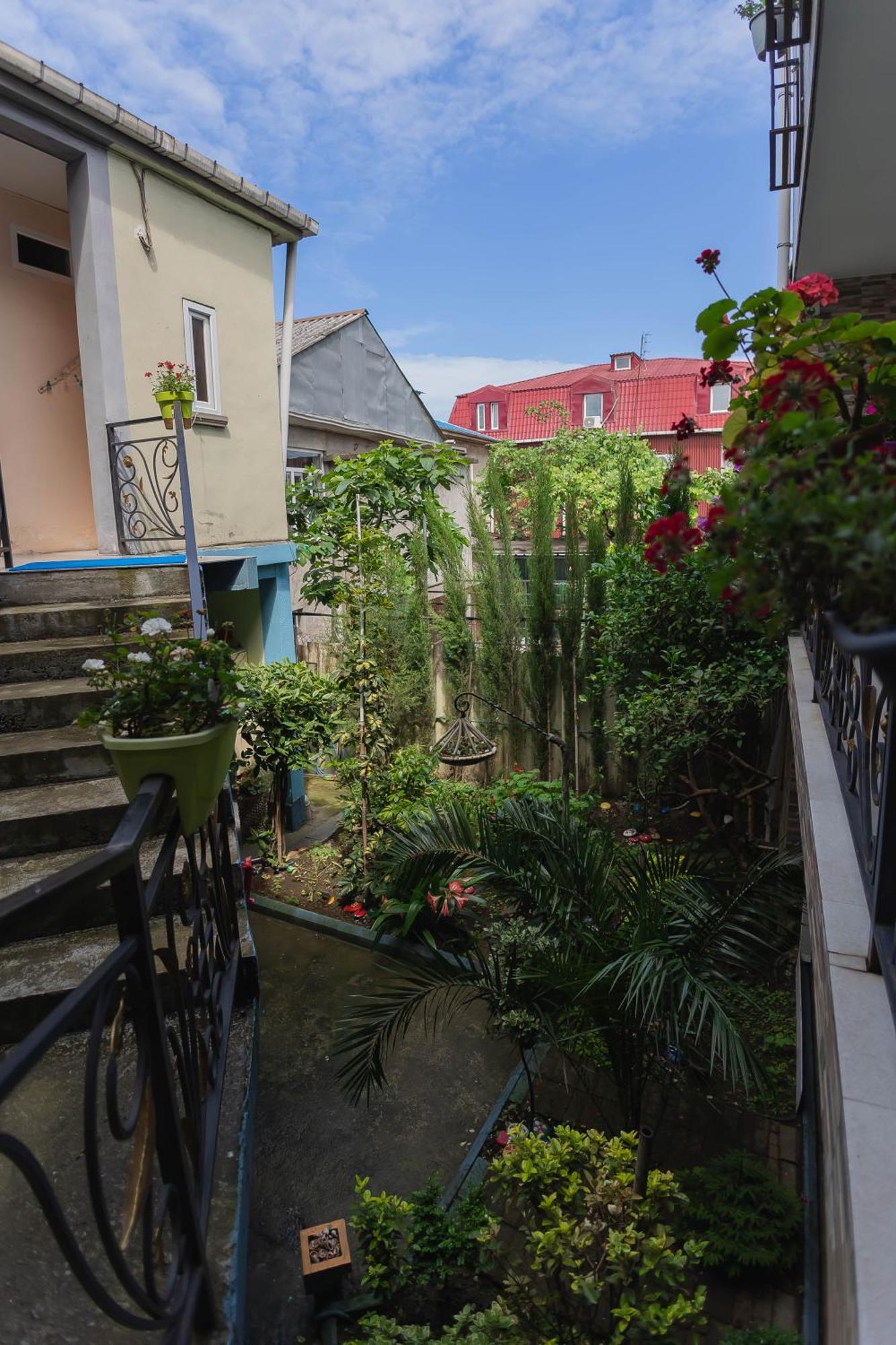 Guest House Ocean Force Batumi Bagian luar foto