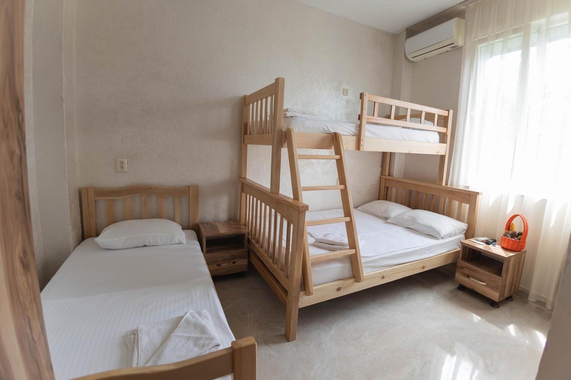 Guest House Ocean Force Batumi Bagian luar foto