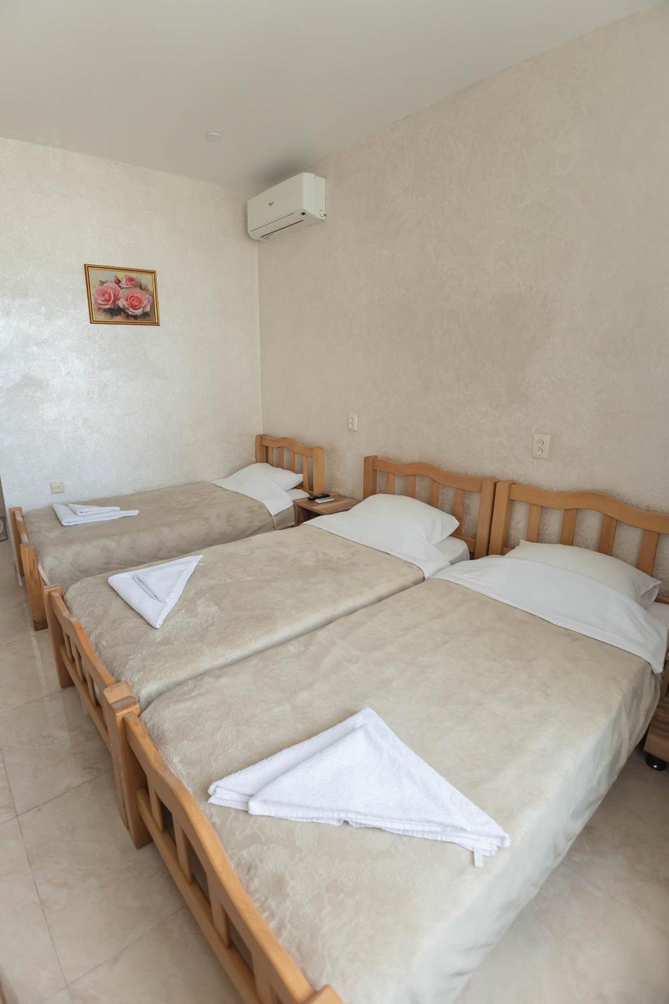 Guest House Ocean Force Batumi Bagian luar foto