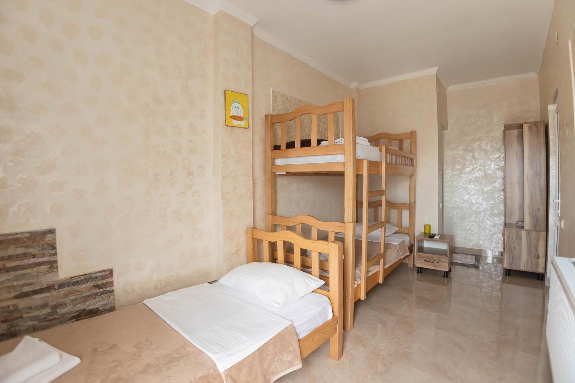 Guest House Ocean Force Batumi Bagian luar foto