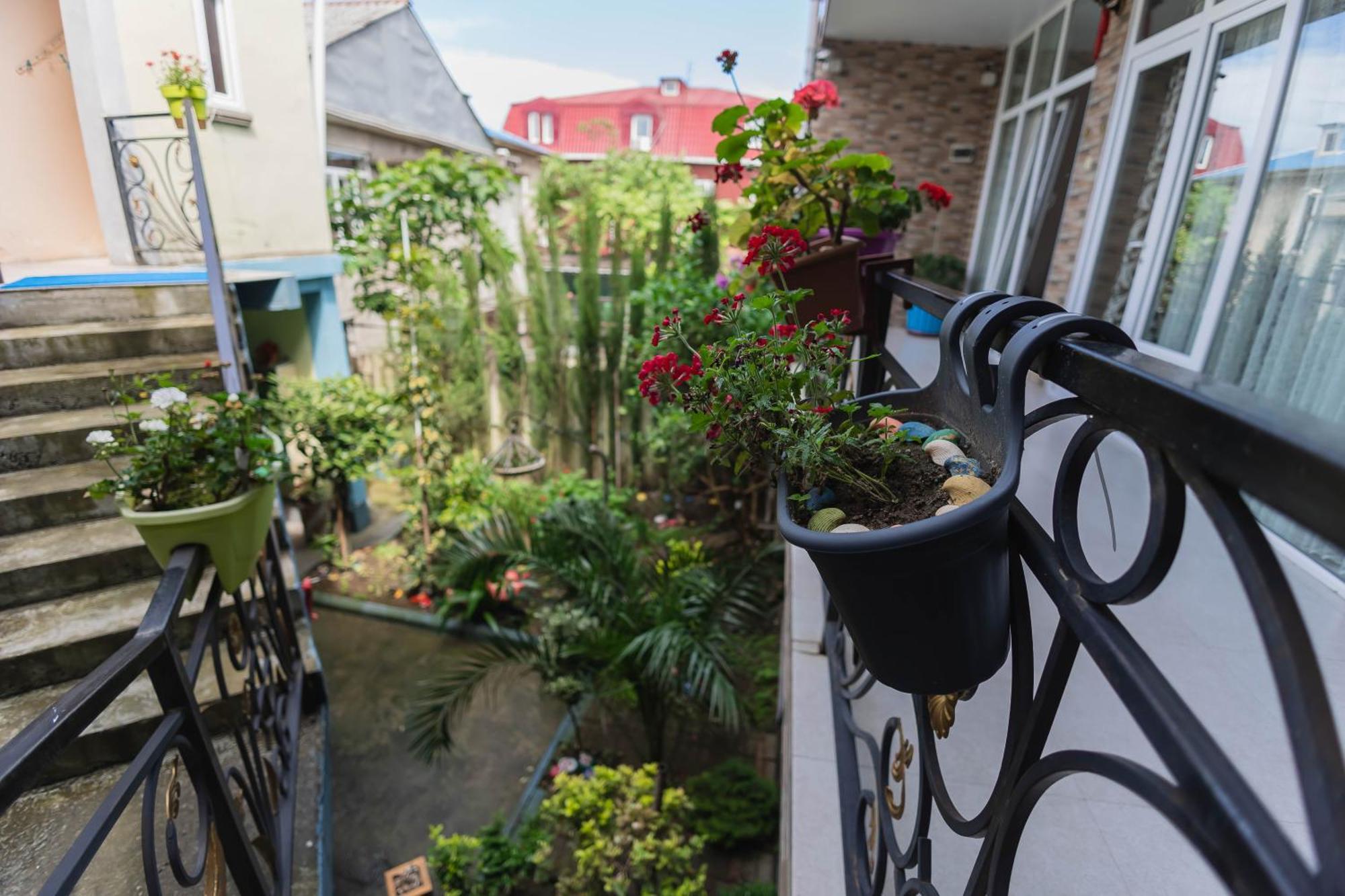 Guest House Ocean Force Batumi Bagian luar foto