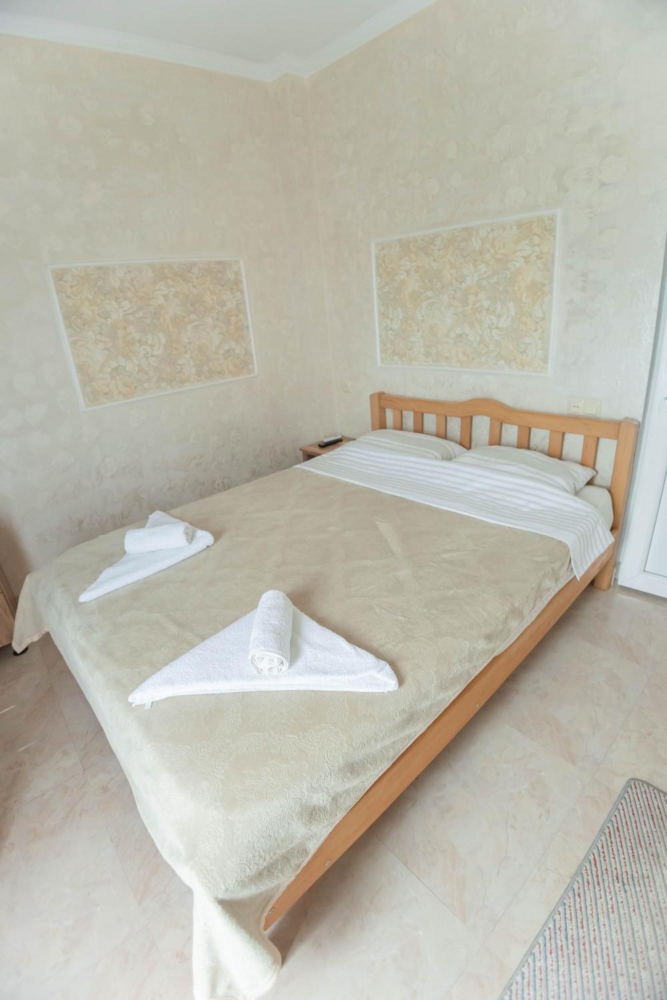 Guest House Ocean Force Batumi Bagian luar foto