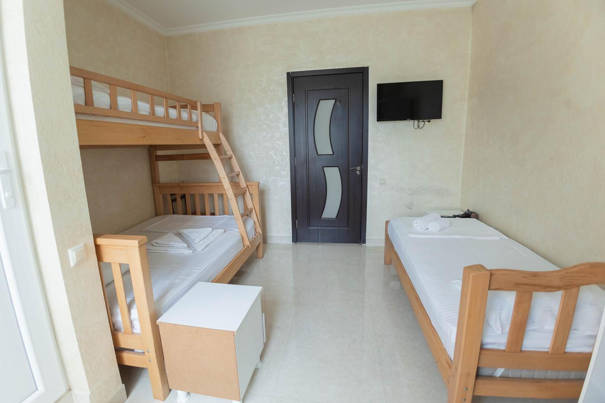 Guest House Ocean Force Batumi Bagian luar foto