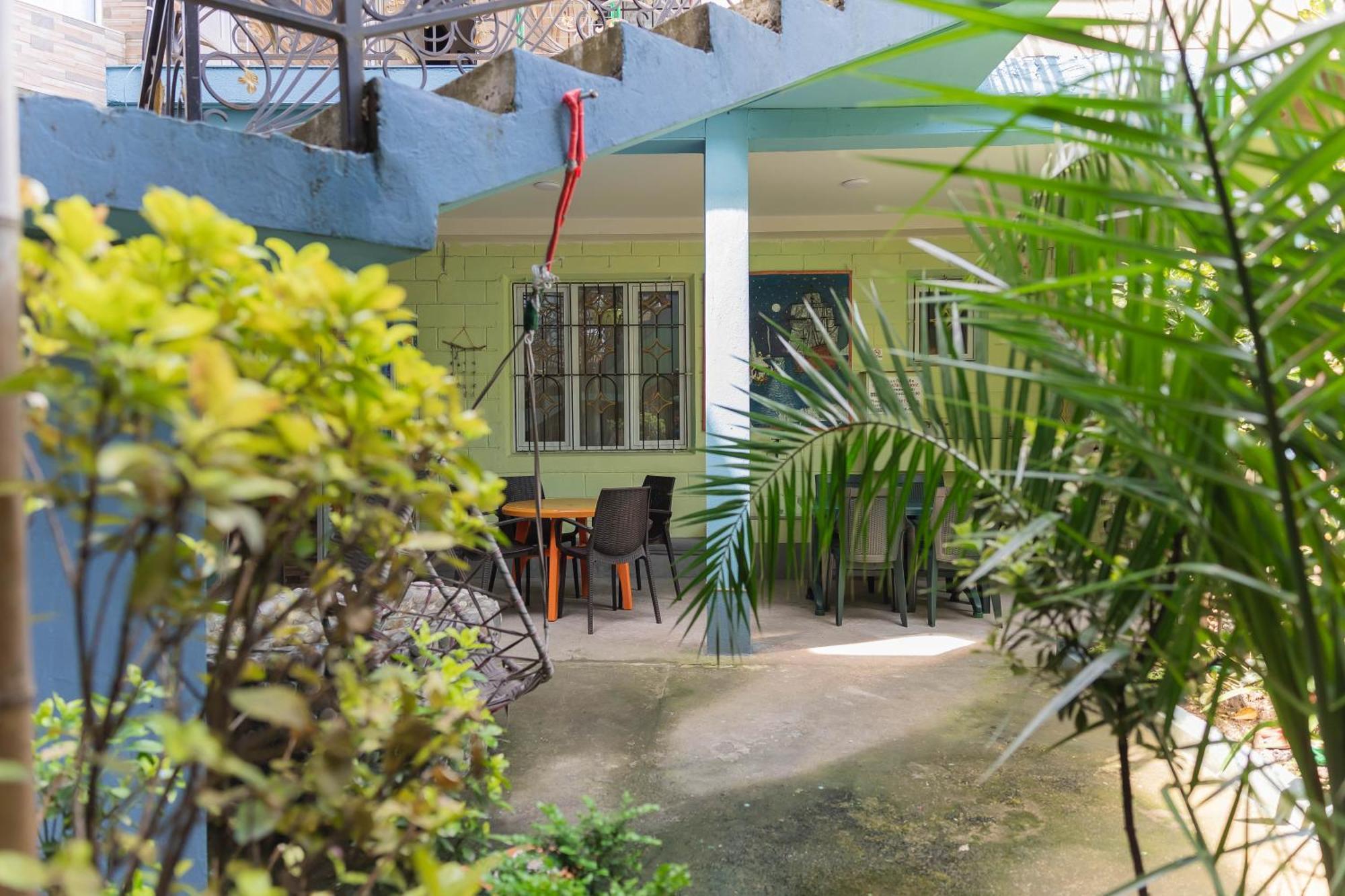 Guest House Ocean Force Batumi Bagian luar foto