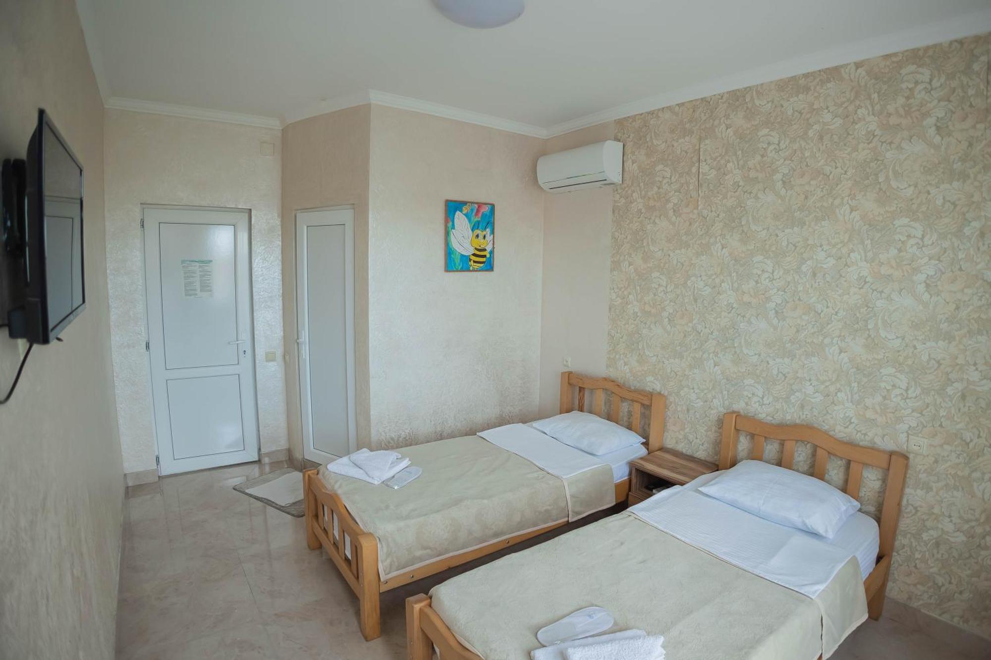 Guest House Ocean Force Batumi Bagian luar foto