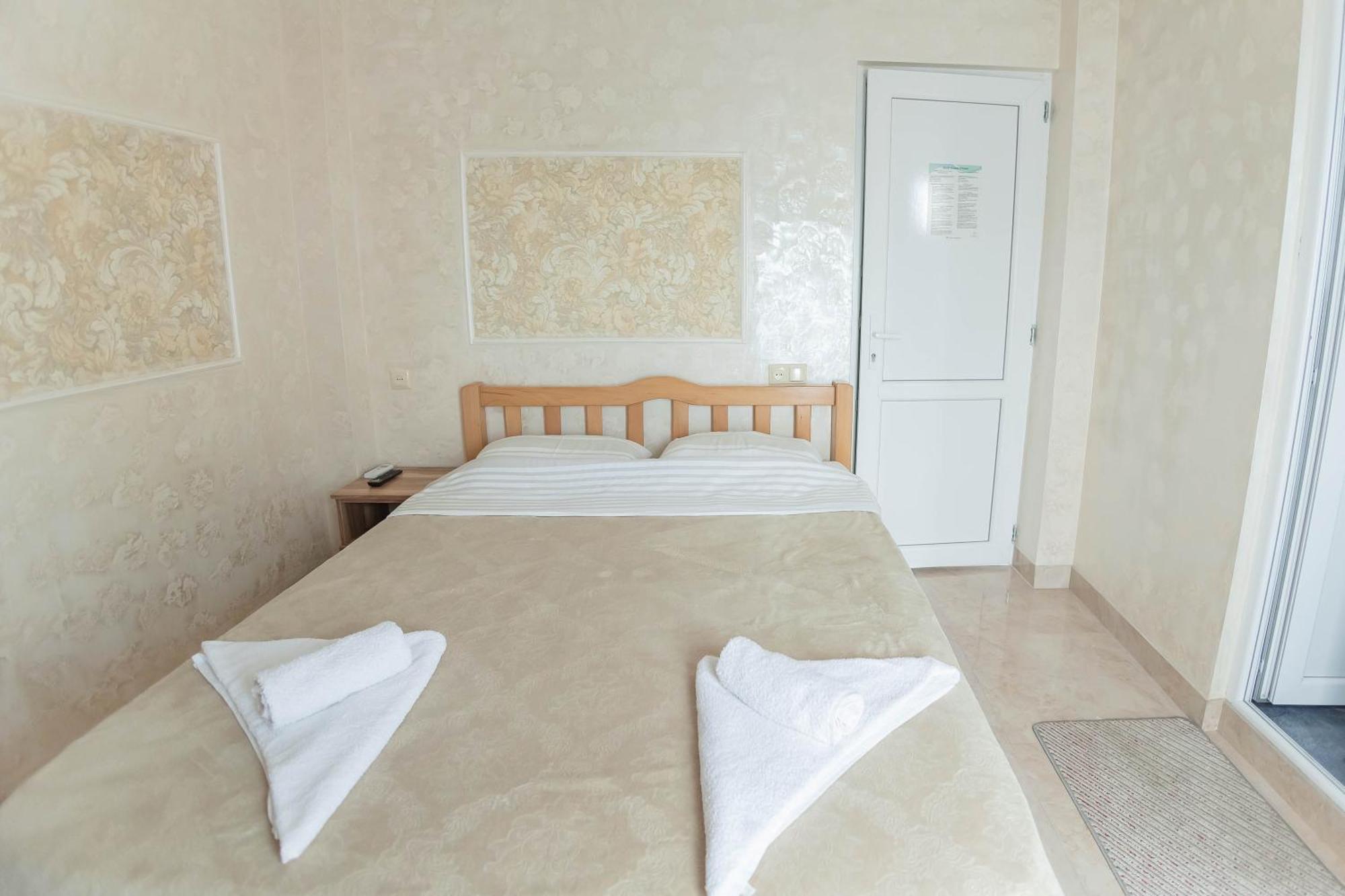 Guest House Ocean Force Batumi Bagian luar foto