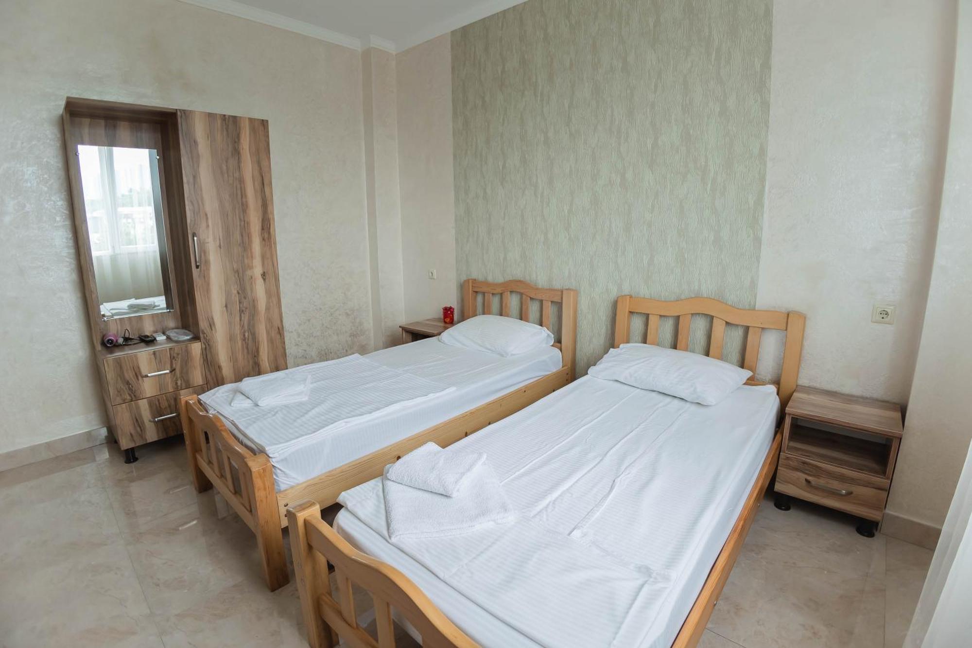 Guest House Ocean Force Batumi Bagian luar foto