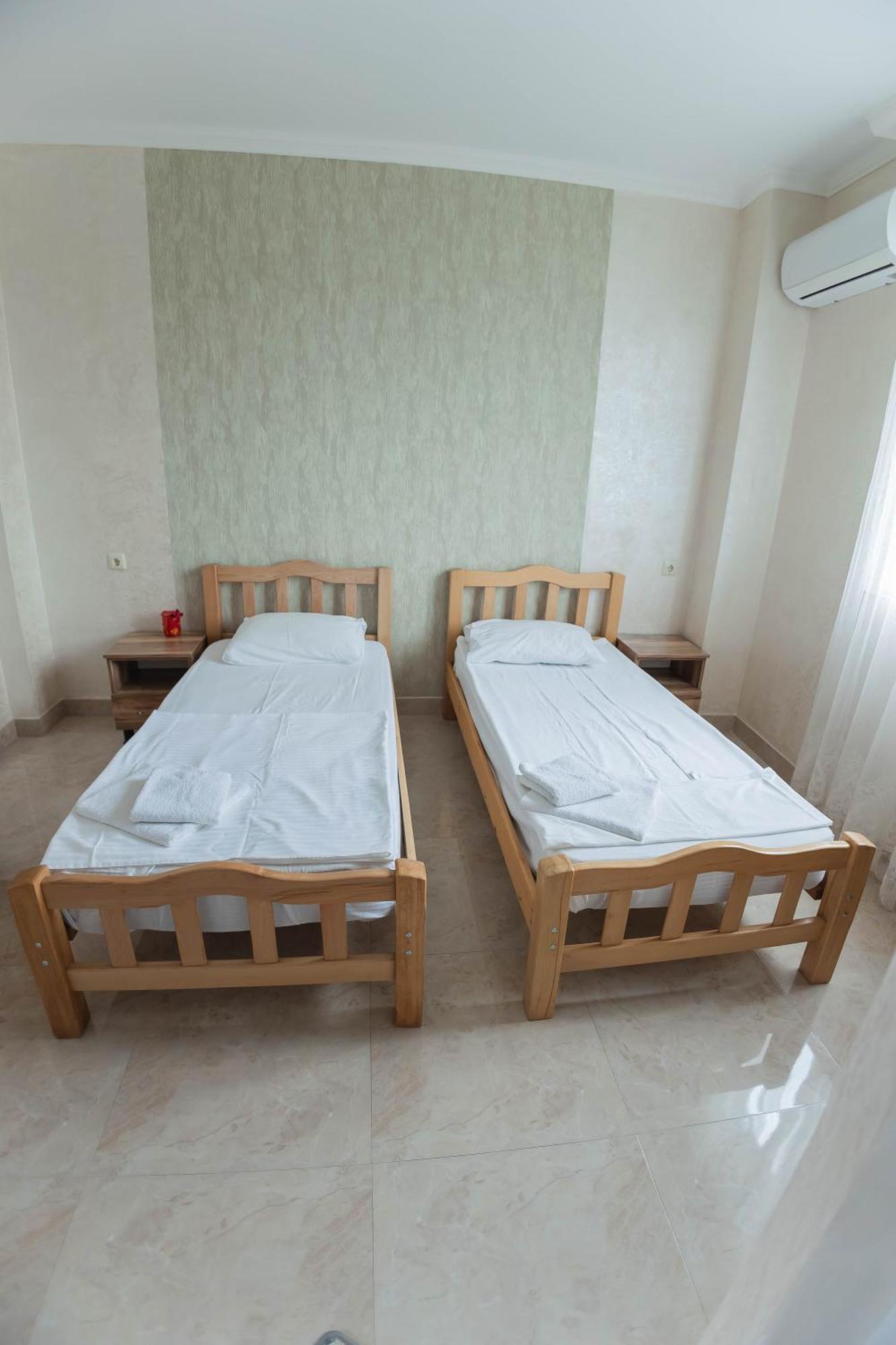 Guest House Ocean Force Batumi Bagian luar foto