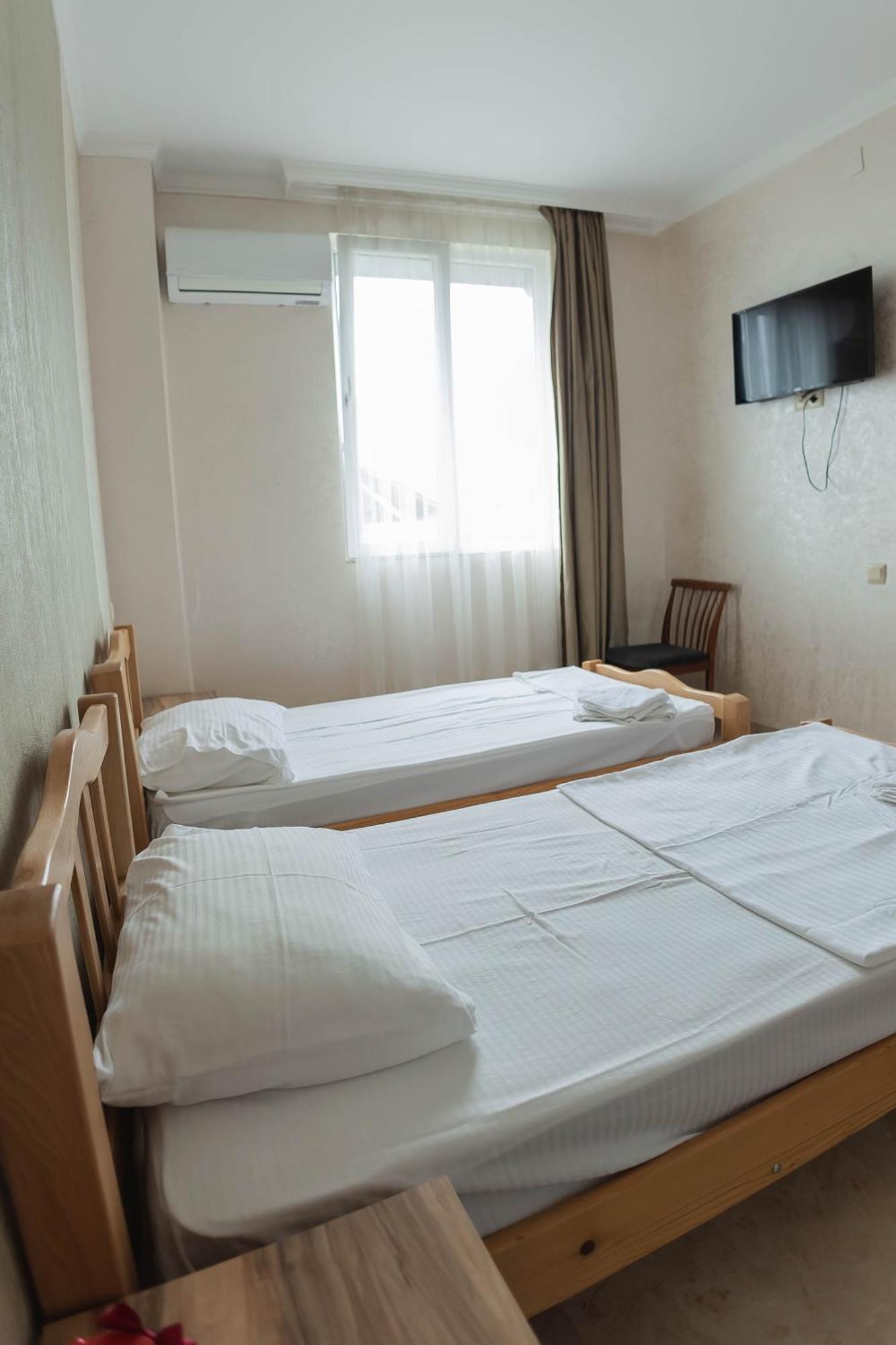 Guest House Ocean Force Batumi Bagian luar foto